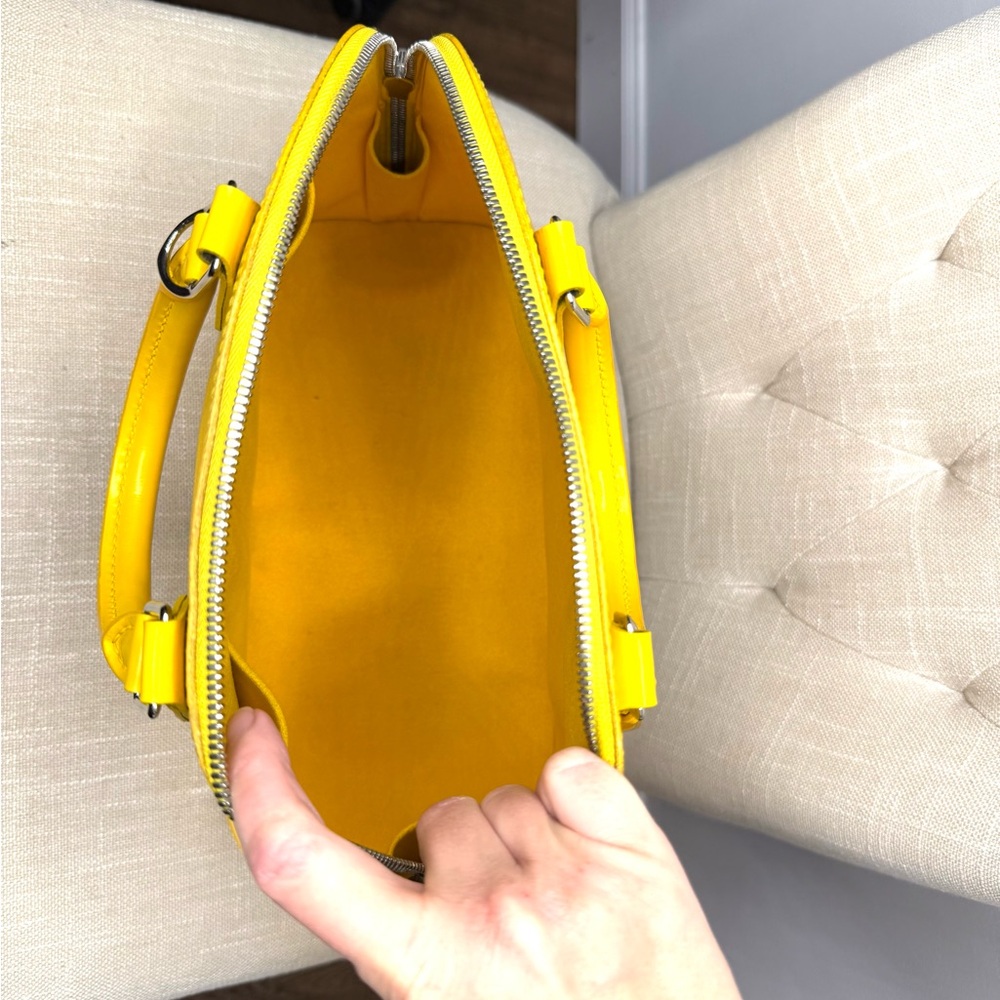 Authentic Louis Vuitton Alma PM Epi mimosa yellow leather handbag M40951 - Picture 13 of 16